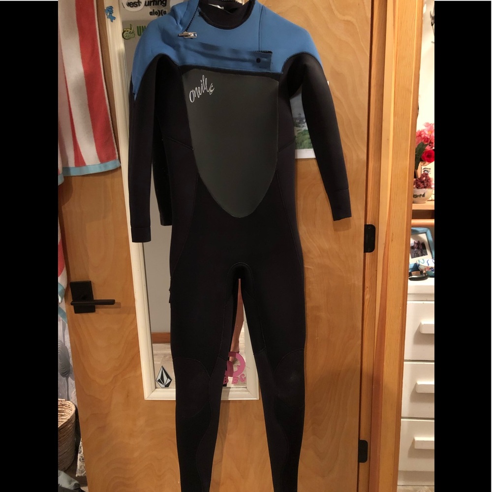 Front zip women’s wetsuit